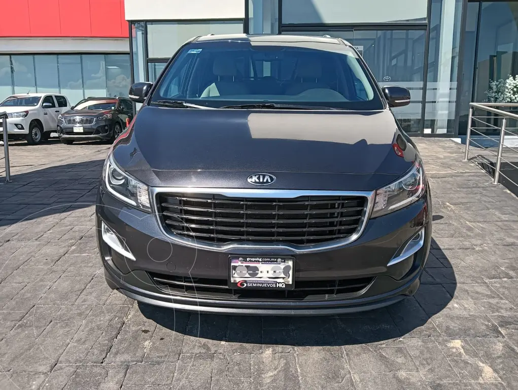 foto Kia Sedona EX usado (2020) color Gris Oscuro precio $395,000