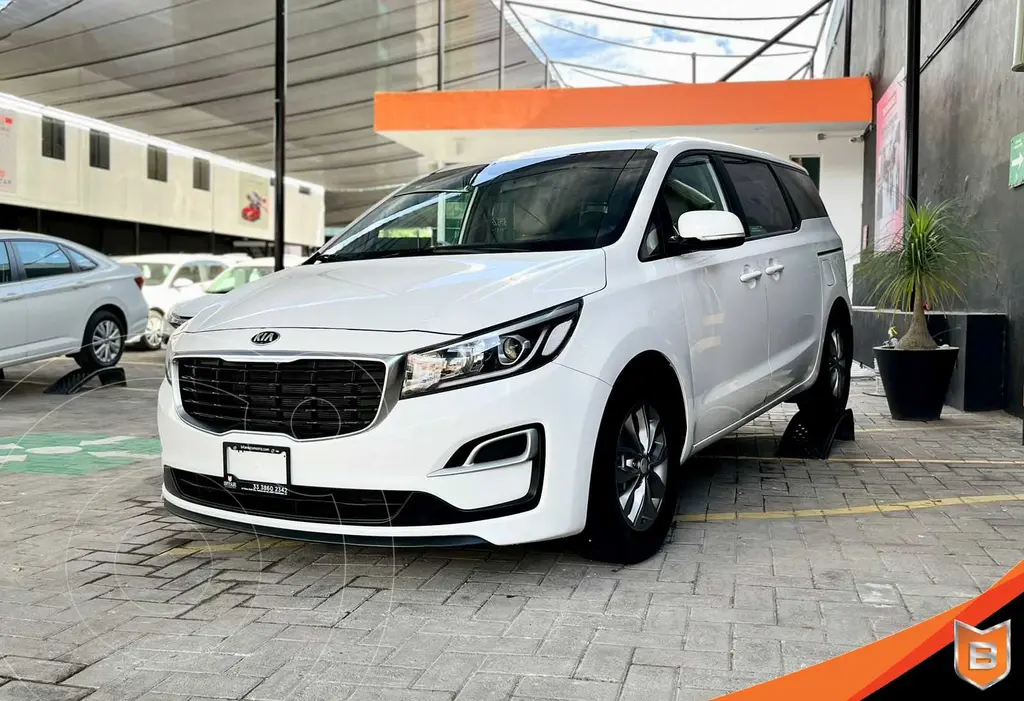 foto Kia Sedona LX usado (2019) color Blanco Nieve precio $439,900