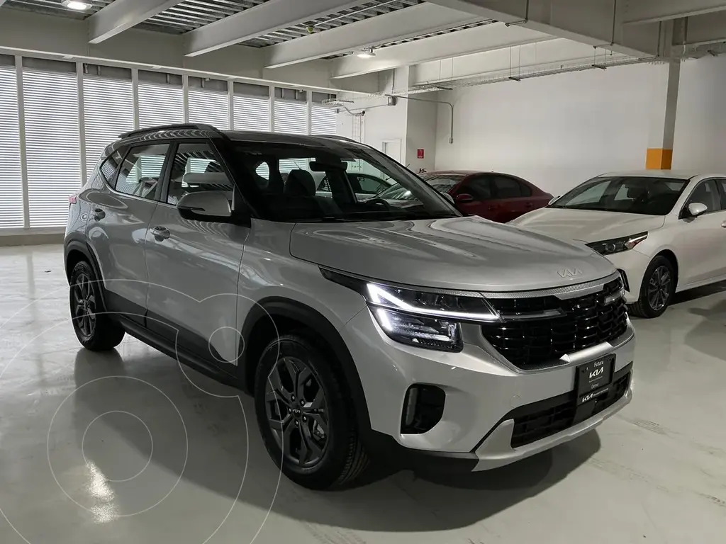 foto Kia Seltos SX usado (2026) color Sparkling Silver precio $524,900