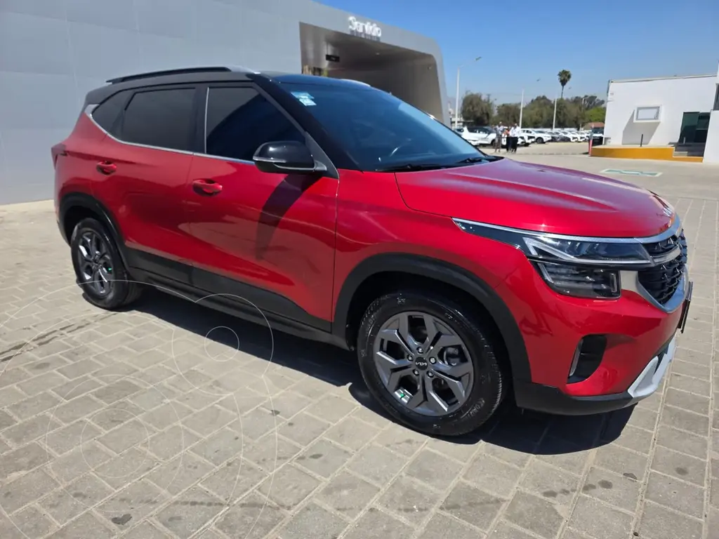 foto Kia Seltos EX Pack usado (2024) color Rojo Vivo + Techo Negro precio $350,000