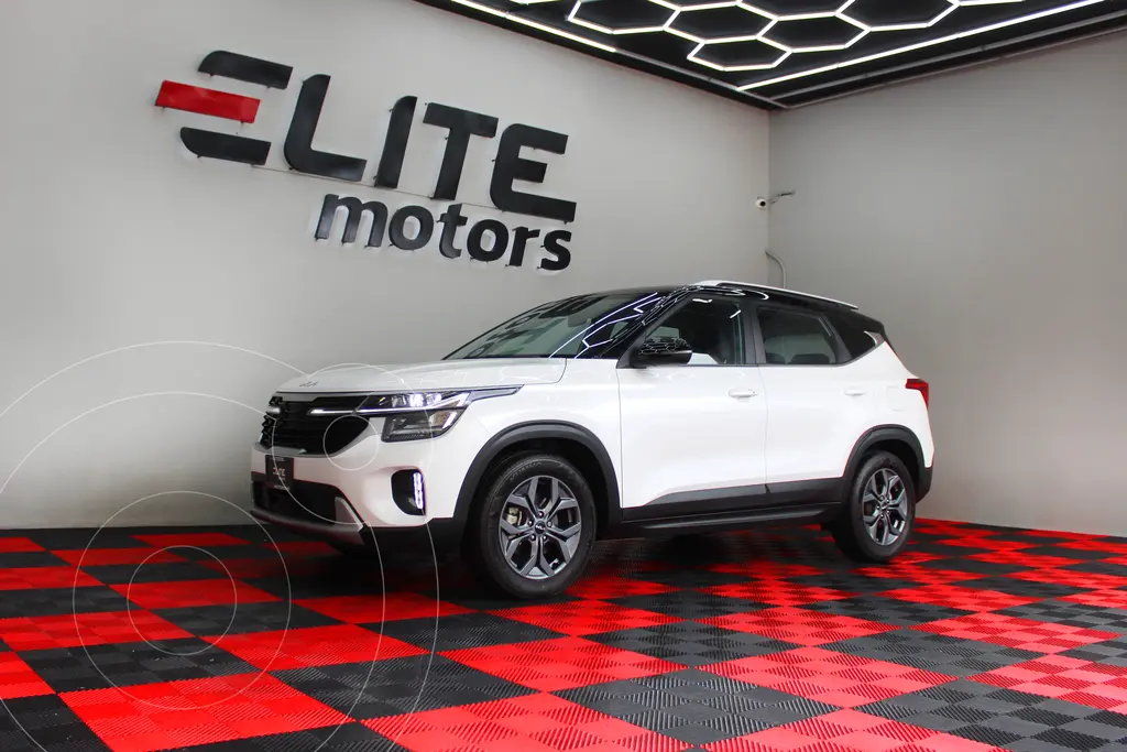 foto Kia Seltos EX Pack usado (2024) color Blanco precio $439,900
