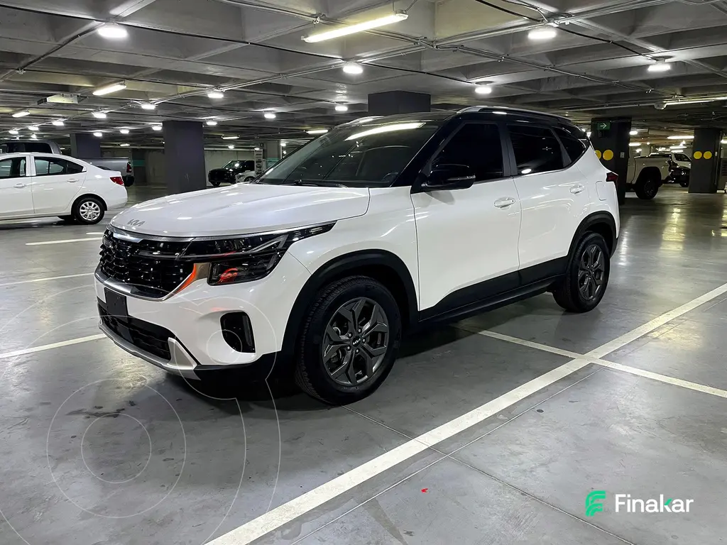 foto Kia Seltos EX Pack usado (2024) color Blanco precio $402,000