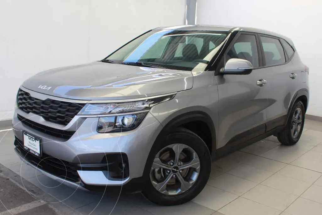 foto Kia Seltos EX Aut usado (2022) color Gris precio $352,260