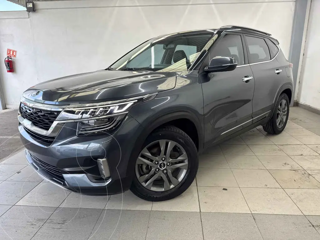 foto Kia Seltos SX usado (2021) color Gris precio $340,000