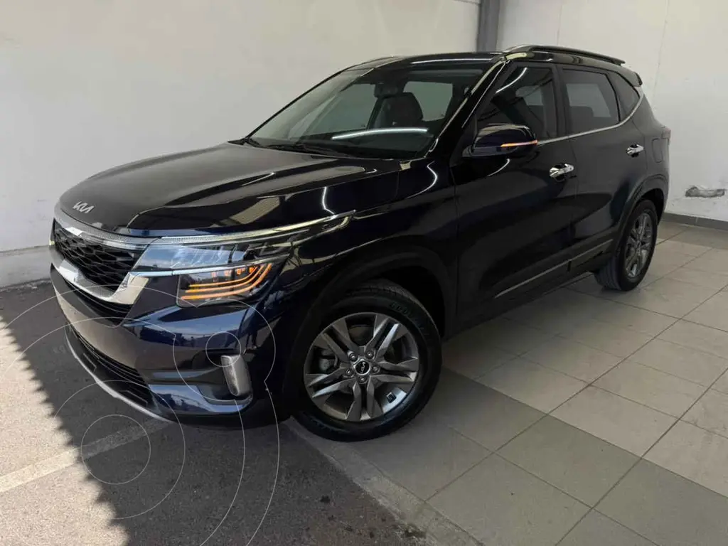 foto Kia Seltos SX usado (2023) color Azul precio $418,000