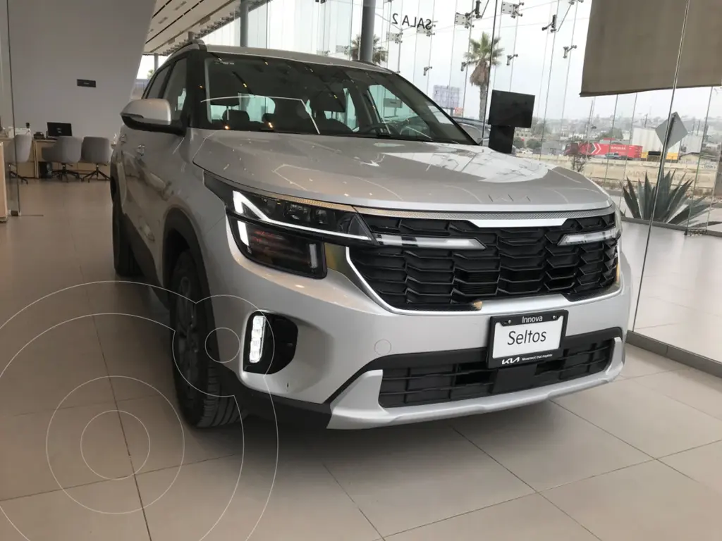 foto Kia Seltos SX usado (2025) color SPARKLING SILVER precio $482,000