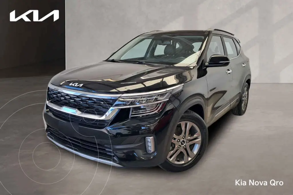 foto Kia Seltos SX usado (2023) color Negro precio $420,000