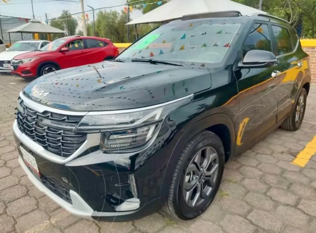 Kia Seltos SX usado (2024) color Negro precio $298,000