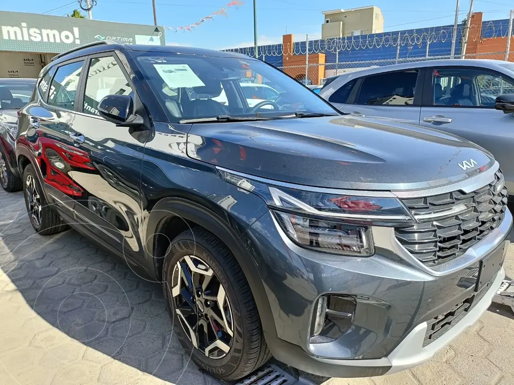 foto Kia Seltos SXL usado (2024) color Gris Gravedad  Techo Negro precio $511,000