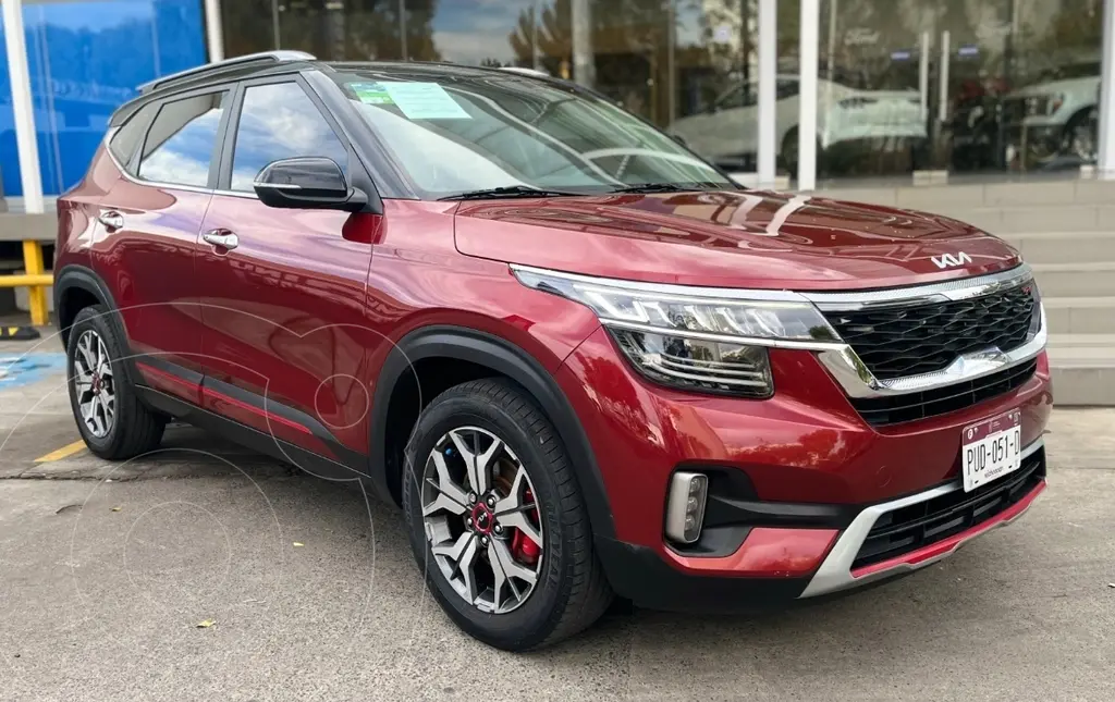 foto Kia Seltos GT Line usado (2022) color Rojo precio $398,000