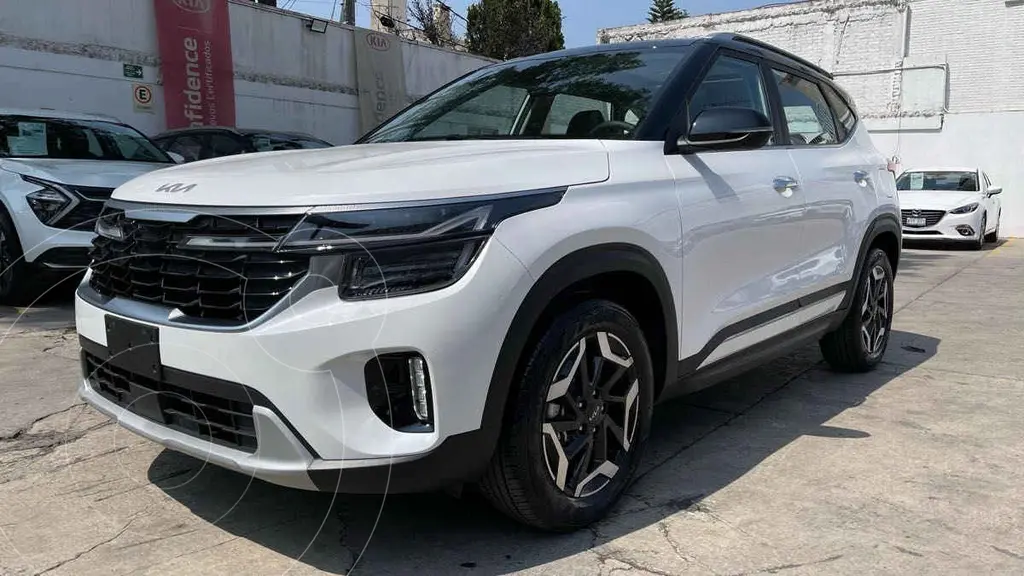 foto Kia Seltos SXL usado (2024) color Blanco precio $546,000