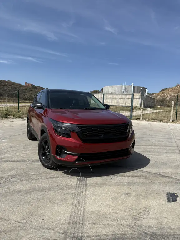 Kia Seltos EX Aut usado (2023) color Rojo precio $305,000