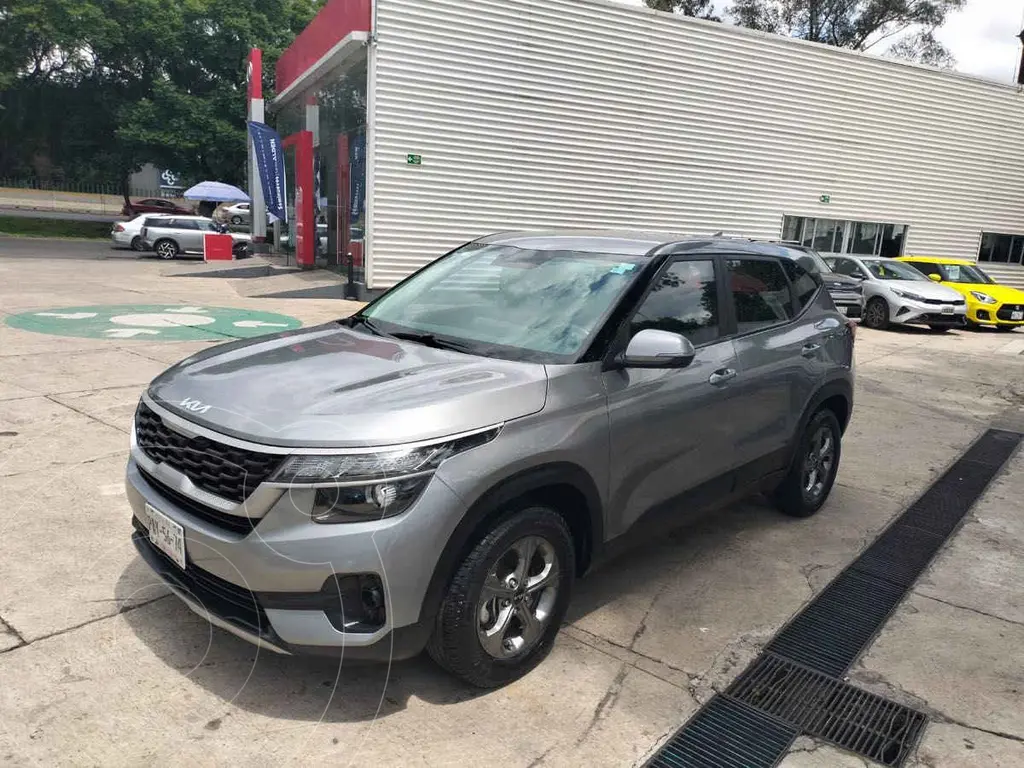 foto Kia Seltos EX usado (2022) color Gris precio $315,000