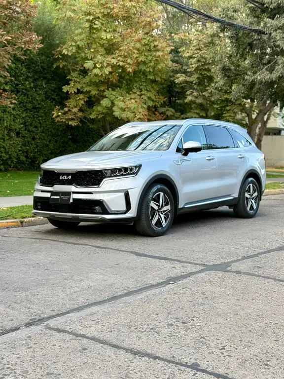 foto Kia Sorento 2.5L EX GSL 2WD Full Aut usado (2024) color Plata precio $30.990.000