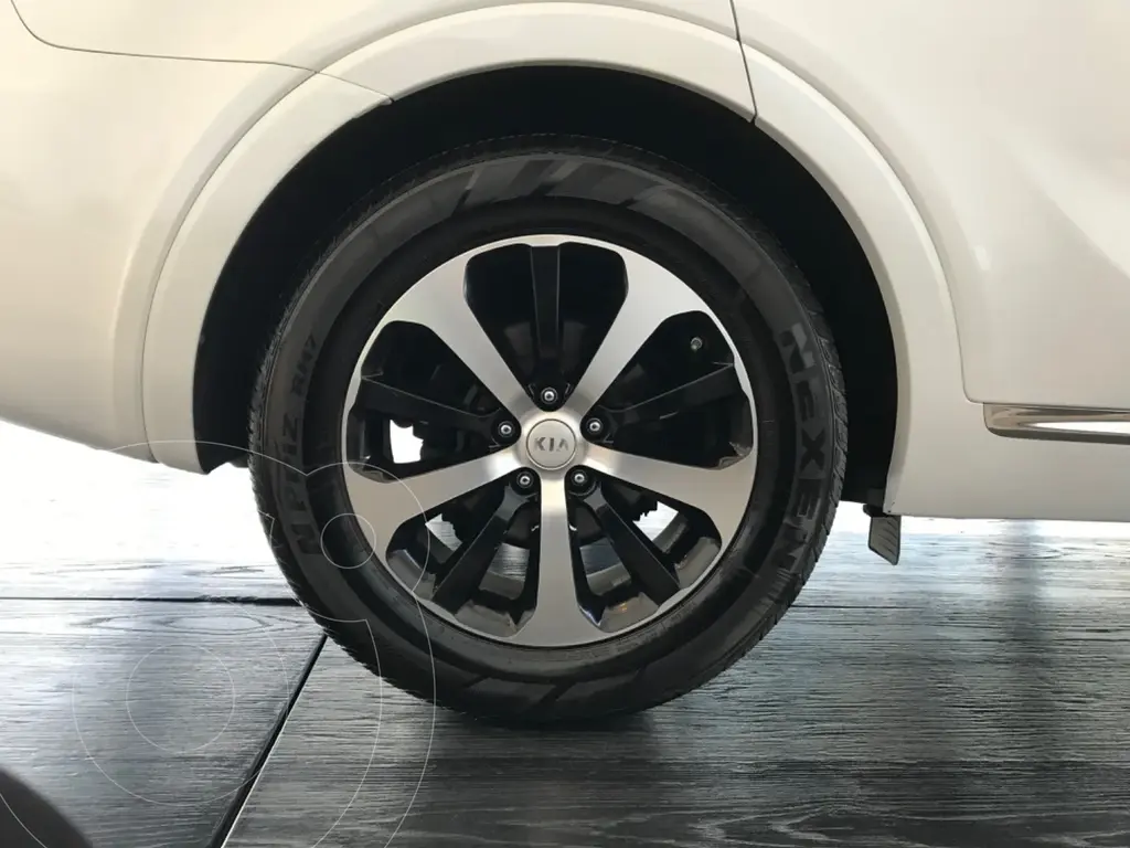 foto Kia Sorento SXL usado (2018) color Blanco Perla precio $490,000