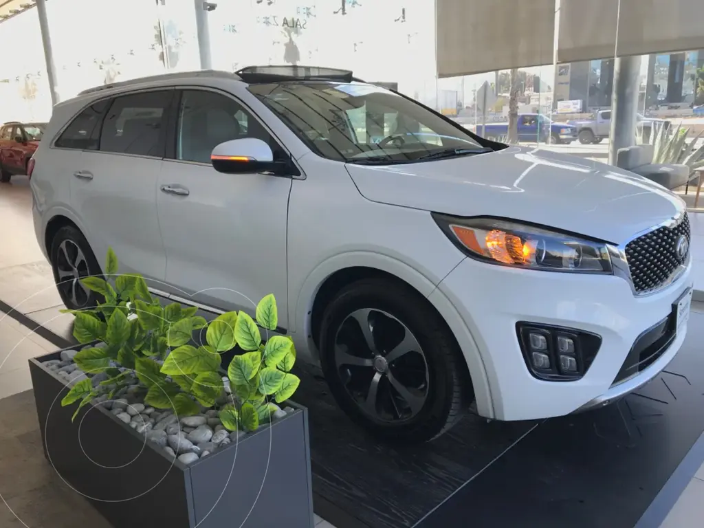 foto Kia Sorento SXL usado (2018) color Blanco Perla precio $470,000