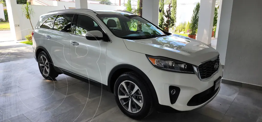 Kia Sorento 2.4L EX Pack usado (2020) color Blanco precio $400,000