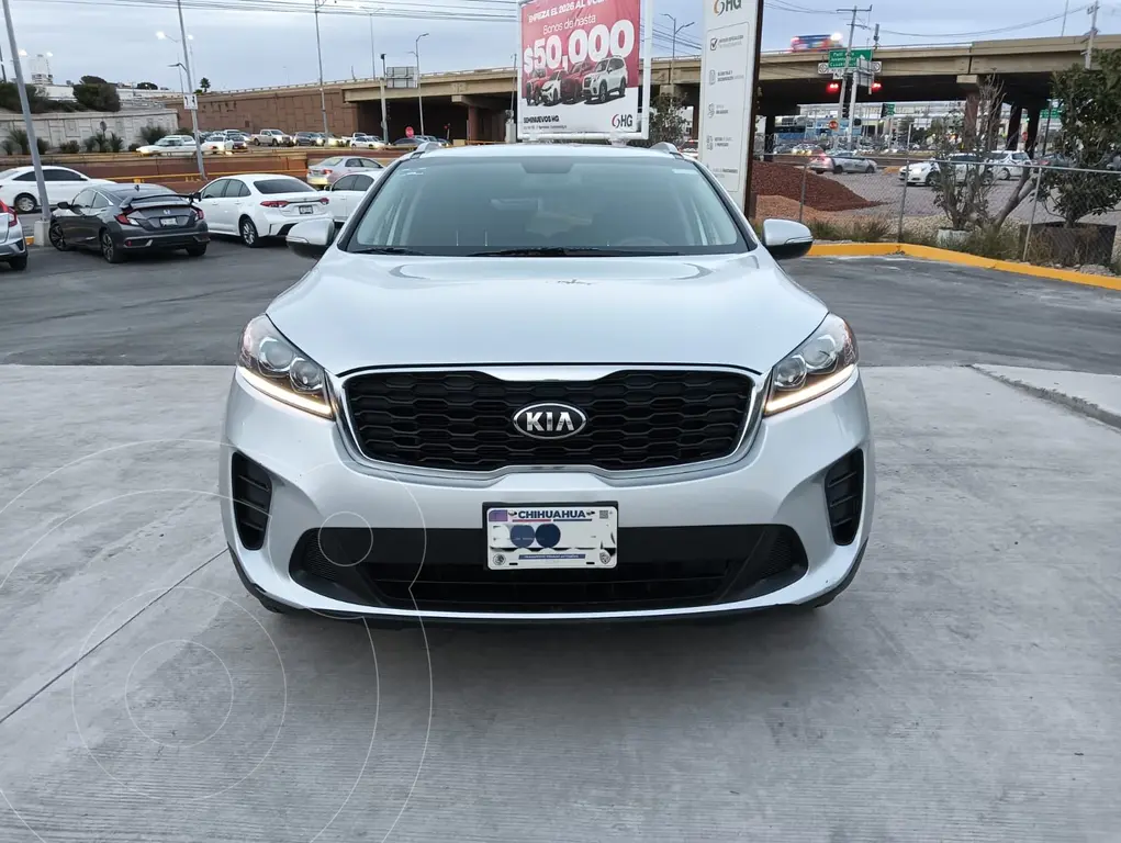 foto Kia Sorento 2.4L LX usado (2019) color plateado precio $283,000