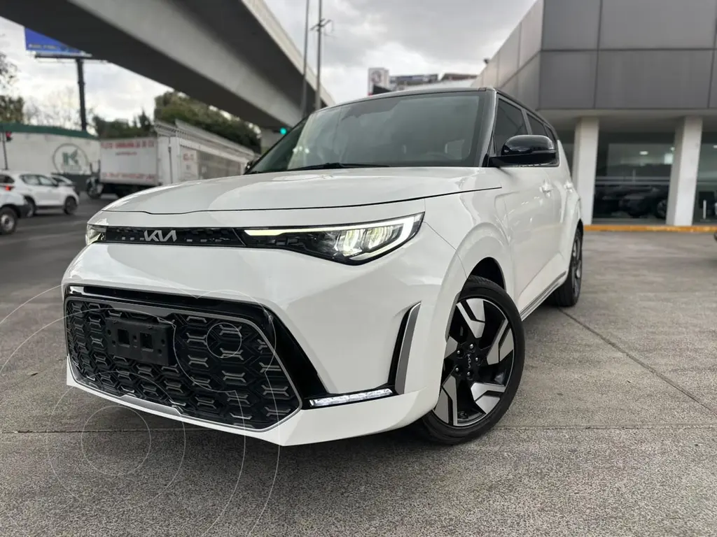 foto Kia Soul GT Line usado (2024) color Blanco precio $375,000