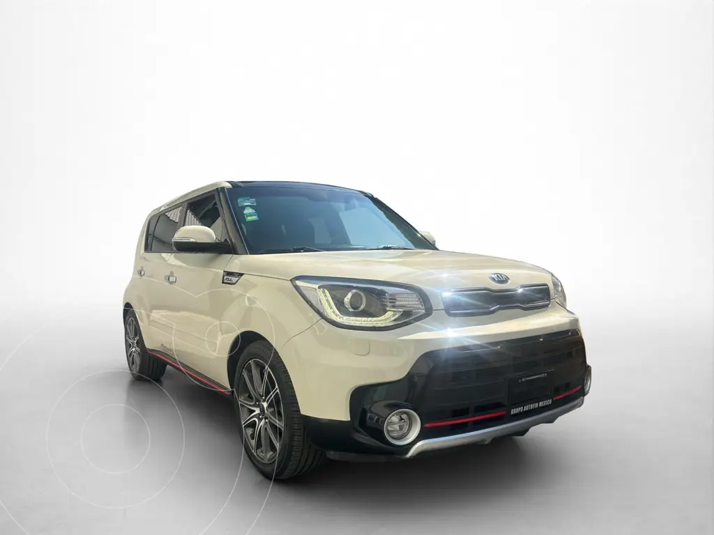 foto Kia Soul SX Aut usado (2019) color Beige precio $270,000