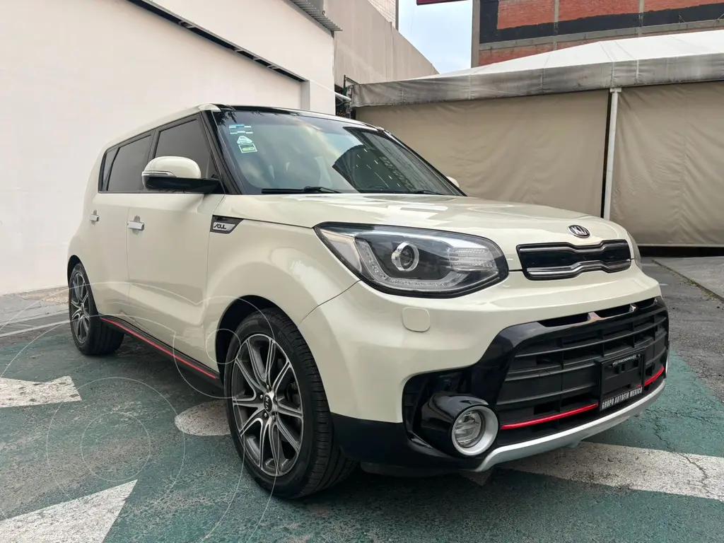 foto Kia Soul SX Aut usado (2019) color Beige precio $270,000