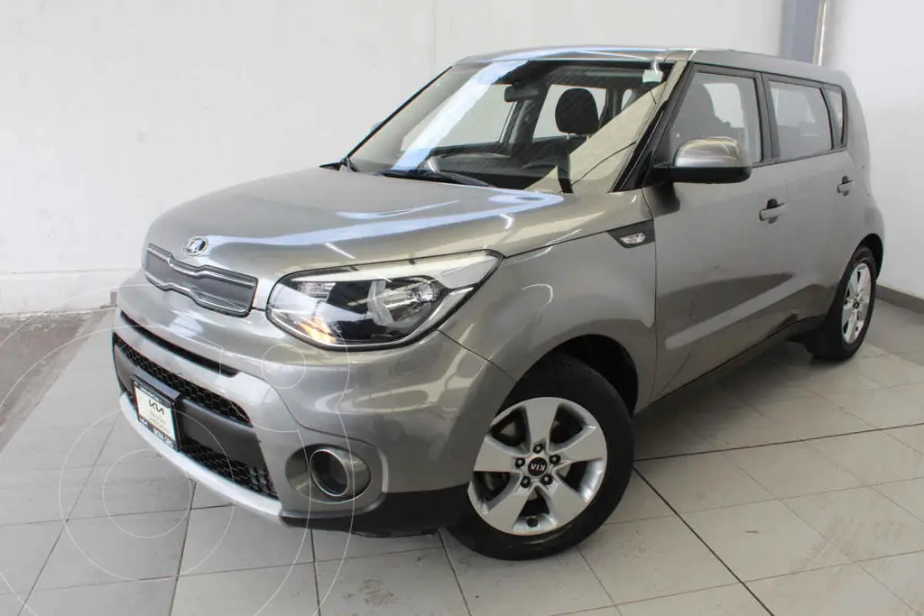 foto Kia Soul LX usado (2019) color Plata precio $275,000