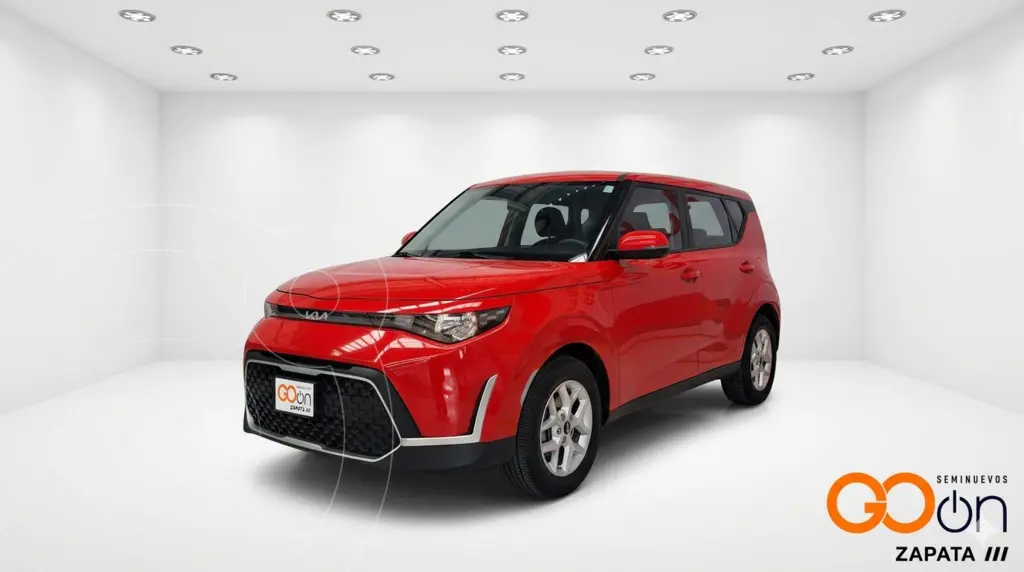 foto Kia Soul LX Aut usado (2023) color KIAINFERNORED precio $285,000