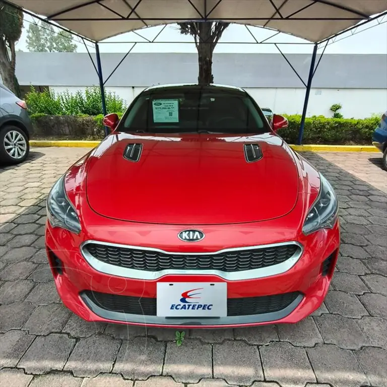 foto Kia Stinger EX usado (2018) color Rojo precio $372,000