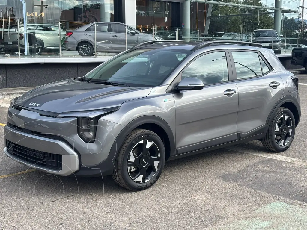 foto KIA Stonic HEV Desire nuevo color Plata precio $86.990.000