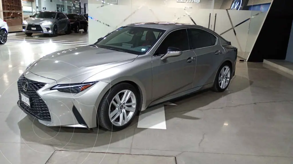 foto Lexus IS 300 Premium usado (2023) color Blanco precio $729,900