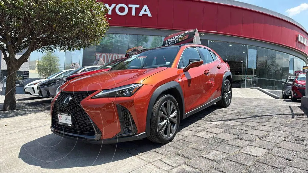 foto Lexus UX 250h F-Sport usado (2023) color Naranja precio $949,000