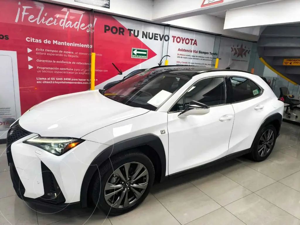 foto Lexus UX 250h F-Sport usado (2024) color Blanco precio $790,100