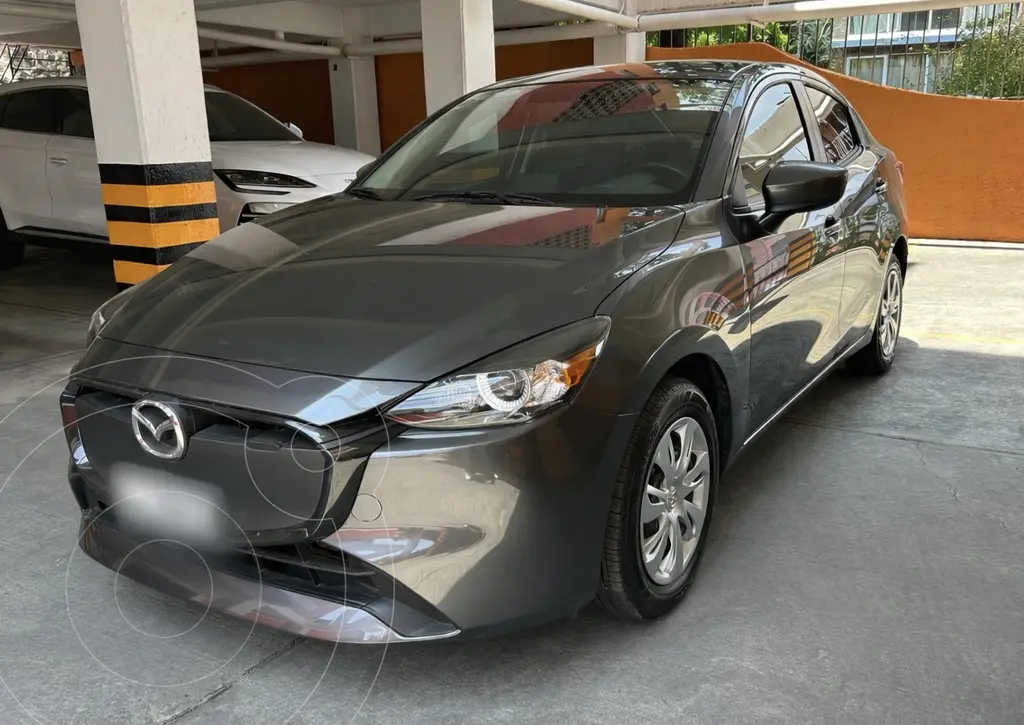 Mazda 2 Sedán i Aut 2026