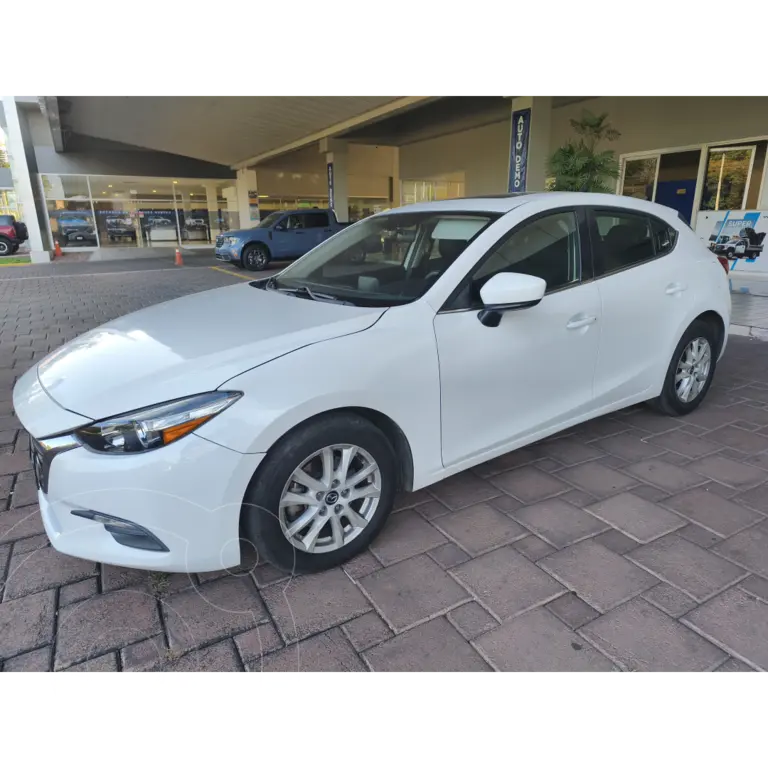 foto Mazda 3 Hatchback i Touring usado (2017) color Blanco precio $199,000