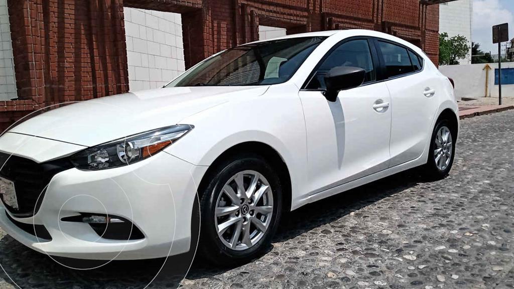 Mazda 3 Hatchback i Touring Aut usado (2017) color Blanco precio 250,000