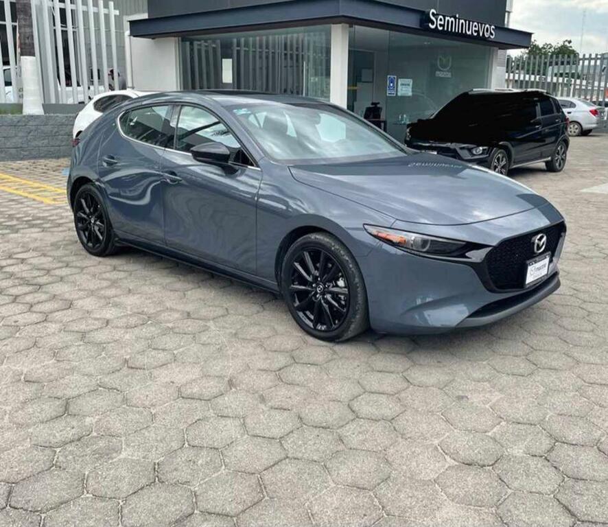 Mazda 3 Hatchback Signature usado (2021) color Gris Metalico precio
