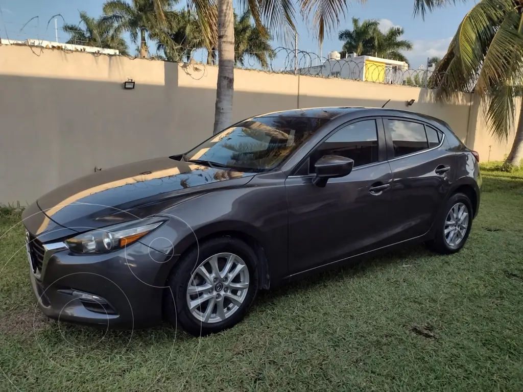 Mazda 3 Hatchback i Touring Aut usado (2017) color Gris precio 235,000