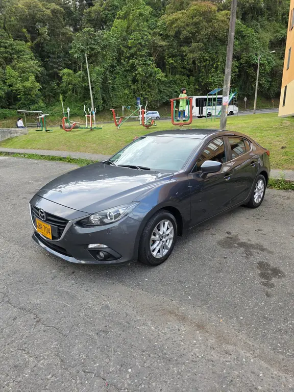 Mazda 3 Sedán 2.0L Touring usado en Manizales