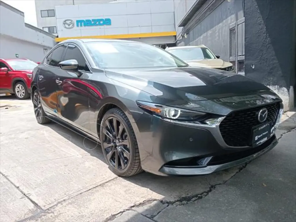 foto Mazda 3 Sedán Signature usado (2024) color Negro precio $425,000