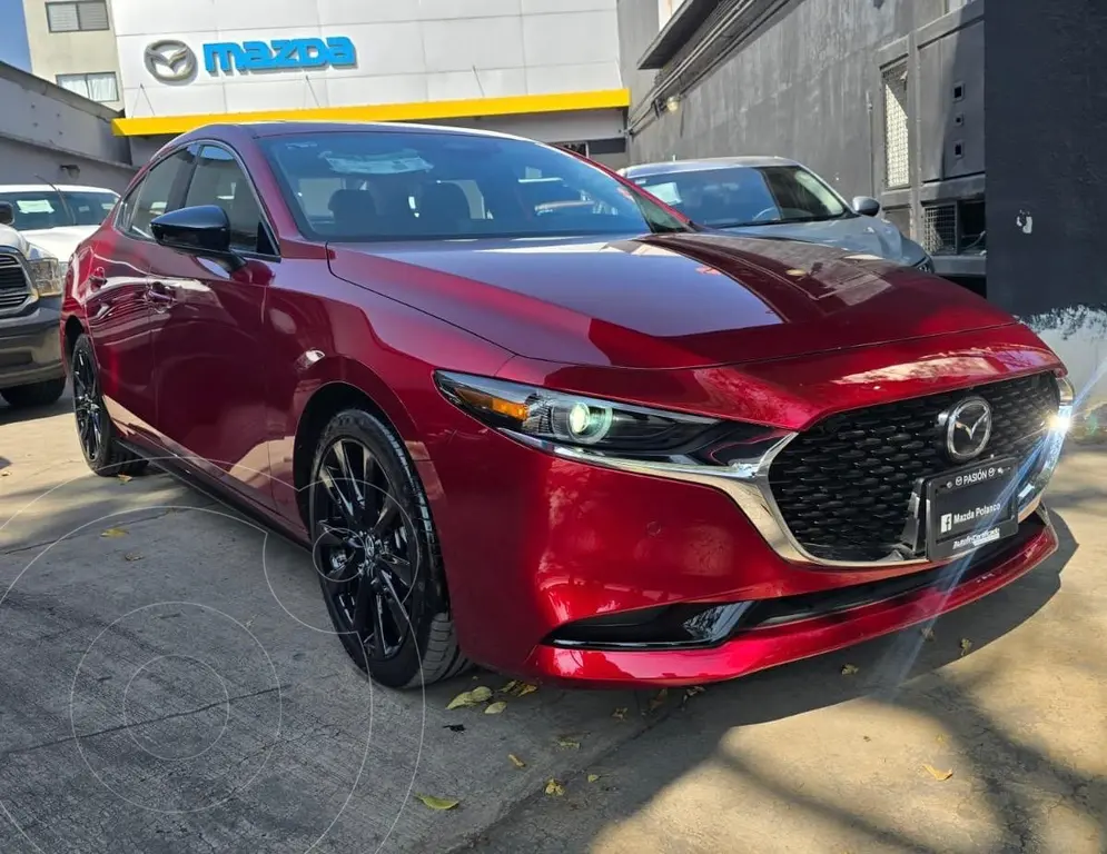 foto Mazda 3 Sedán Signature usado (2024) color Rojo precio $467,000