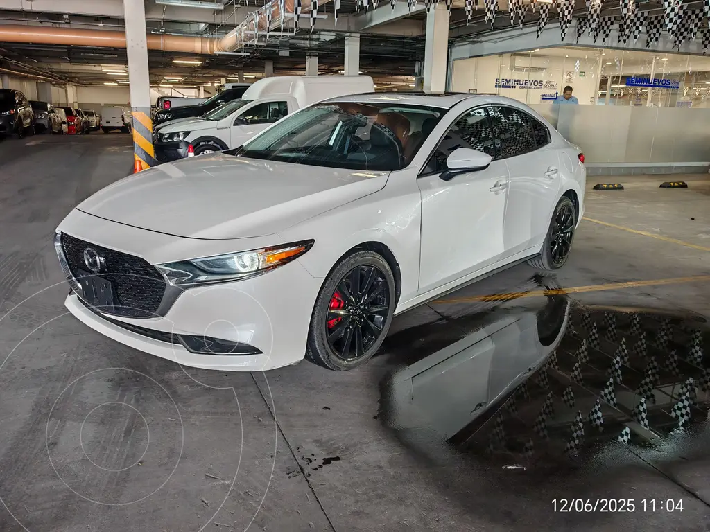 foto Mazda 3 Sedán i Sport usado (2023) color Blanco Perla precio $398,000