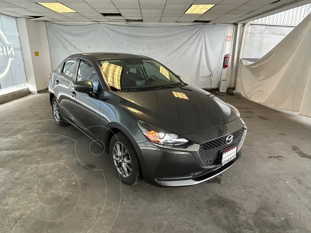 foto Mazda 3 Sedán i Sport usado (2023) color Gris Oscuro precio $279,800