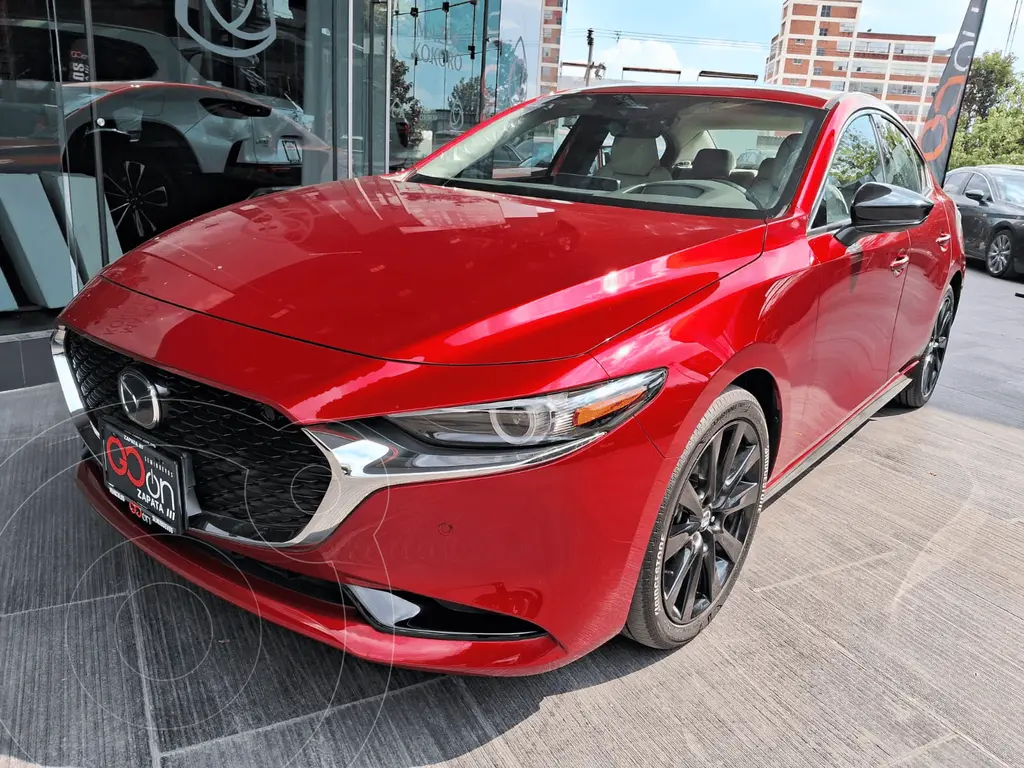 foto Mazda 3 Sedán Signature usado (2024) color MAZVROJO BRILLANTE precio $490,000