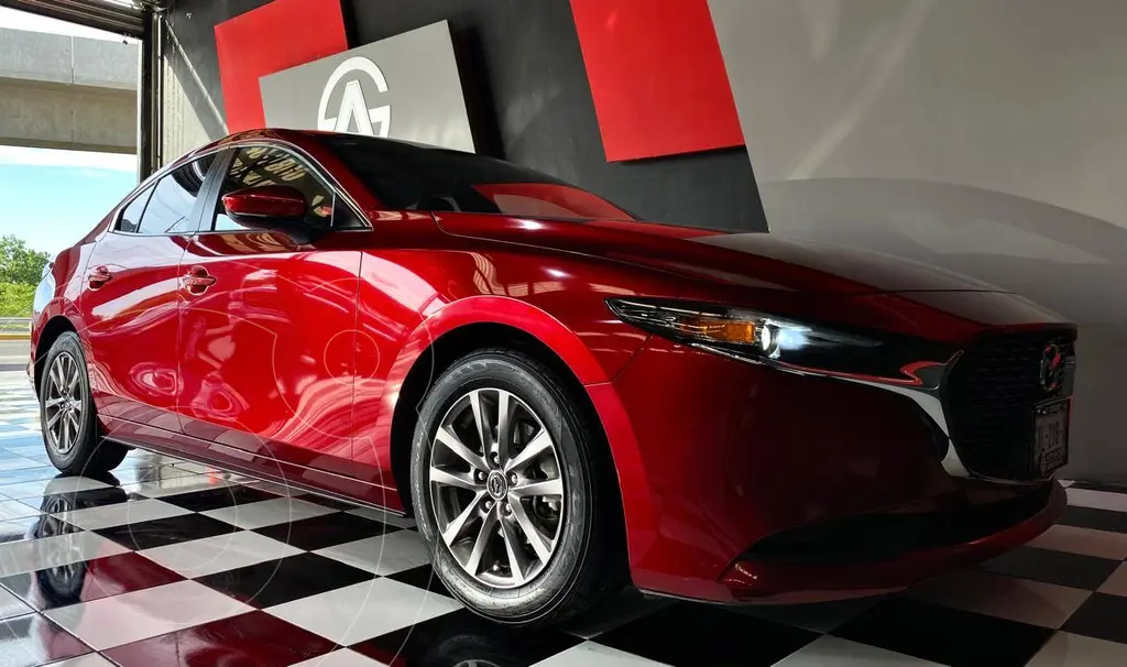 foto Mazda 3 Sedán i Sport usado (2019) color Rojo precio $279,000