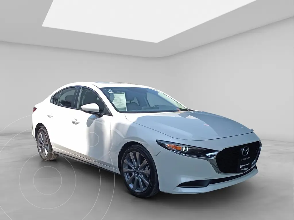 foto Mazda 3 Sedán i Sport usado (2025) color Blanco precio $410,000