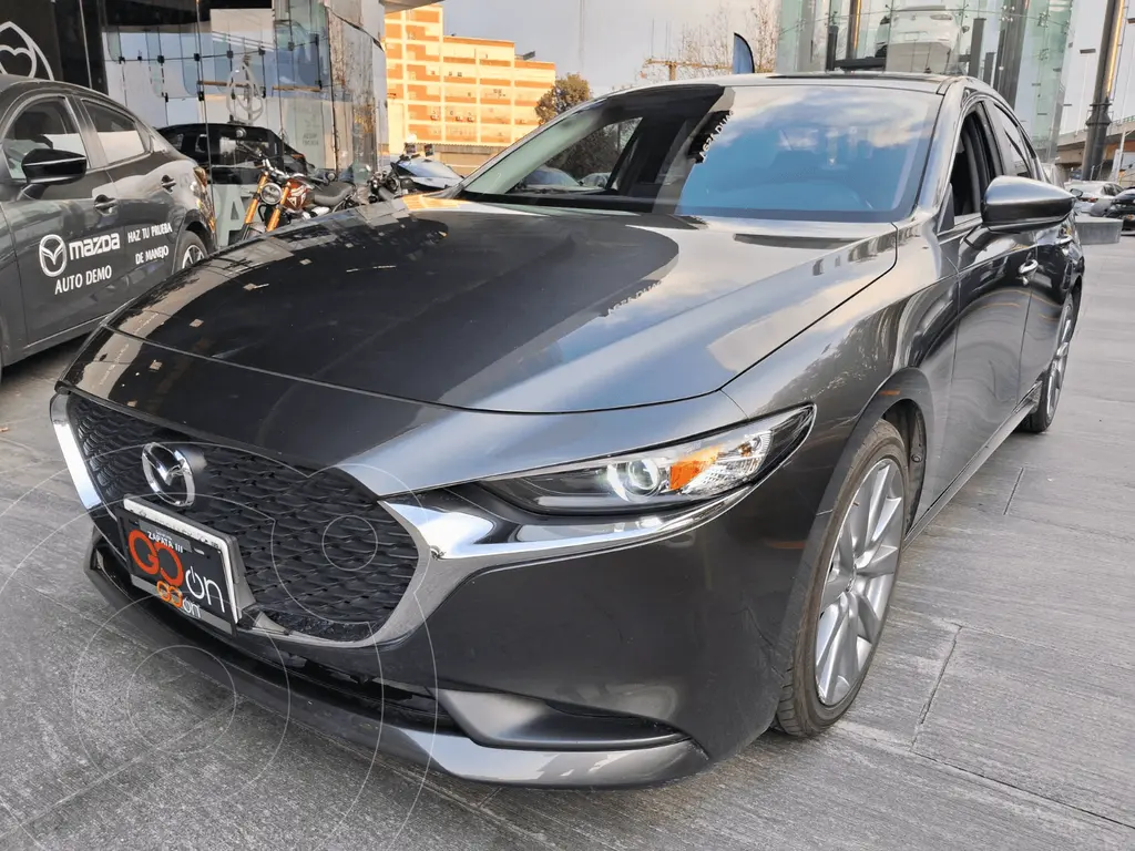 foto Mazda 3 Sedán i Sport usado (2023) color MAZGGRIS TITANIO precio $395,000