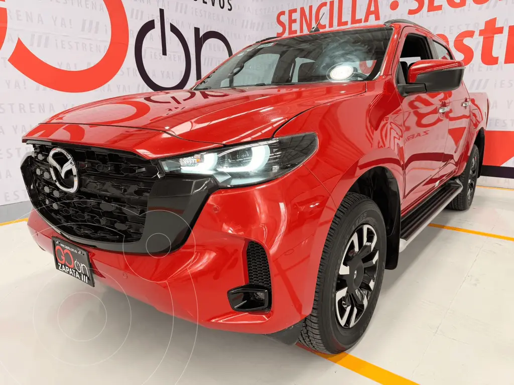 foto Mazda BT-50 Signature usado (2025) color MAZROJO SOLAR precio $645,000