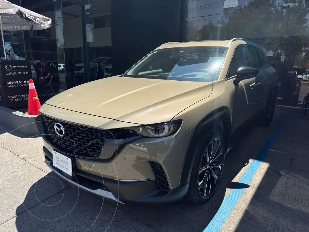 foto Mazda CX-50 Signature usado (2025) color Bronce precio $753,000