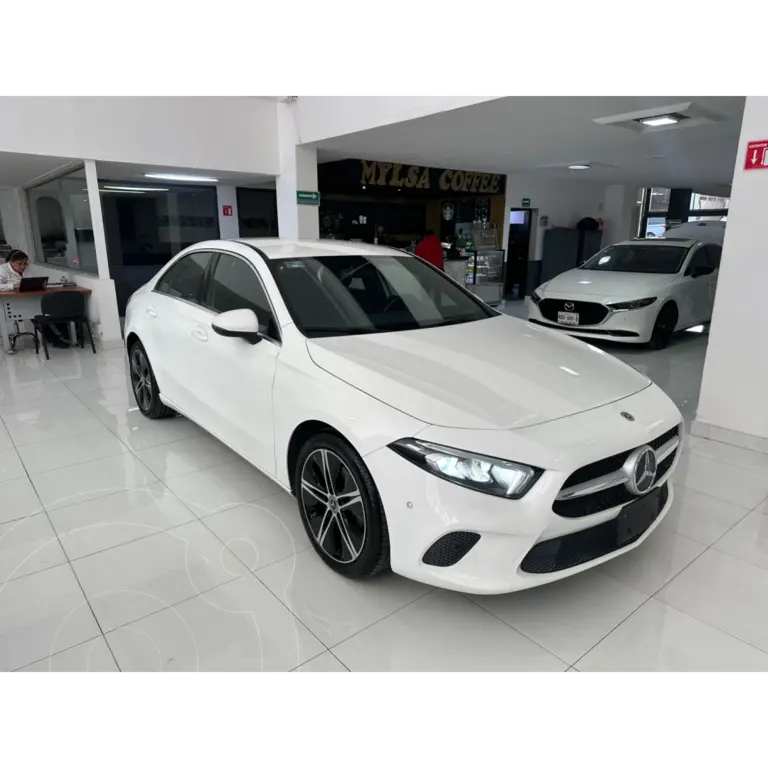 foto Mercedes Clase A Hatchback 200 Progressive usado (2022) color Blanco precio $439,000
