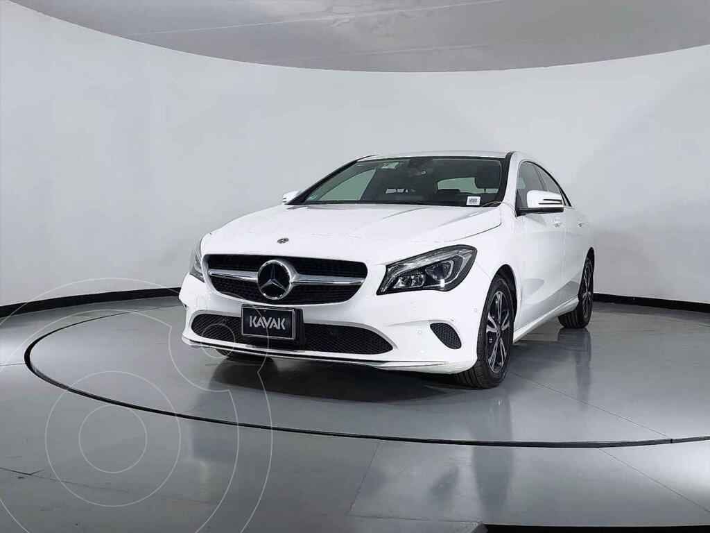 foto Mercedes Clase CLA 200 CGI Sport usado (2019) color Blanco precio $531,999